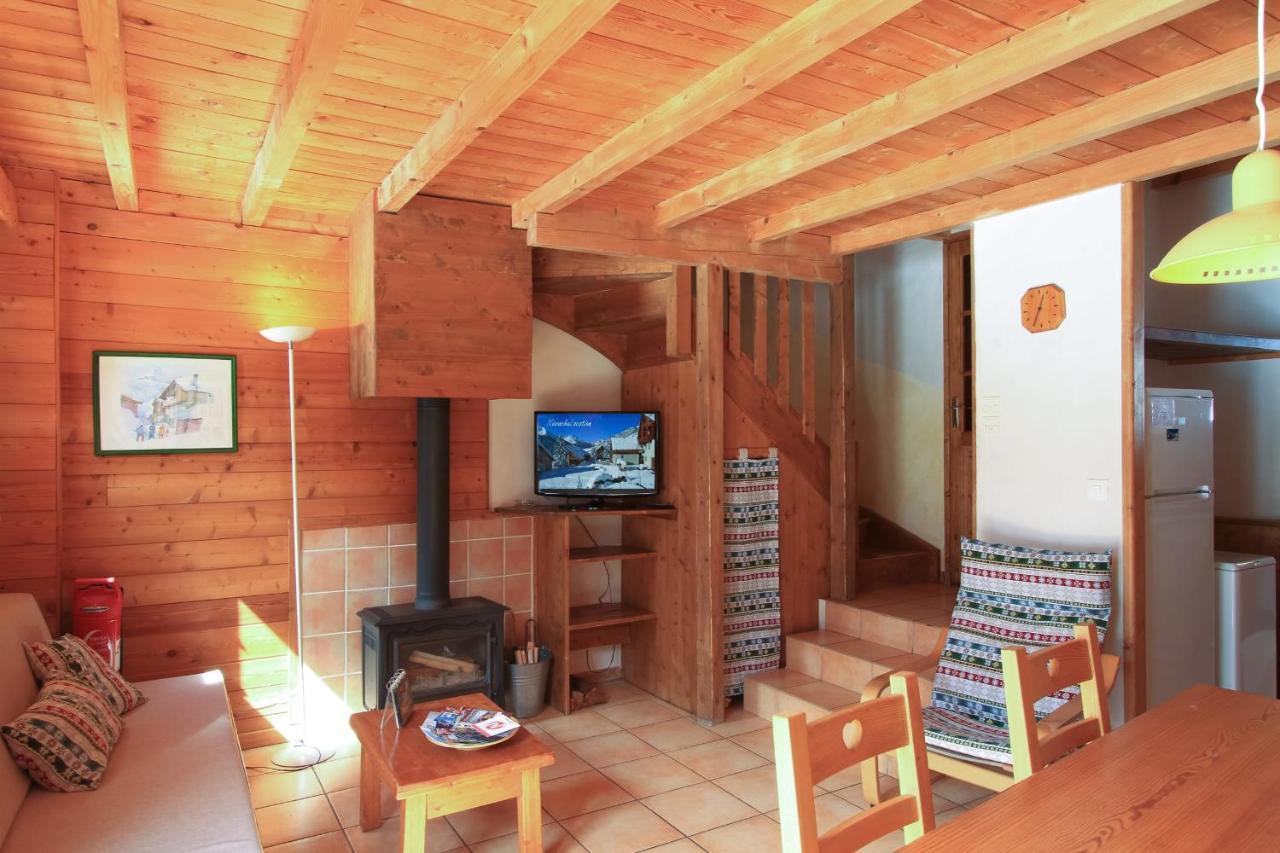 Le Gouroun Hameau Des Chazals Nevache Hautes Alpes Exterior photo